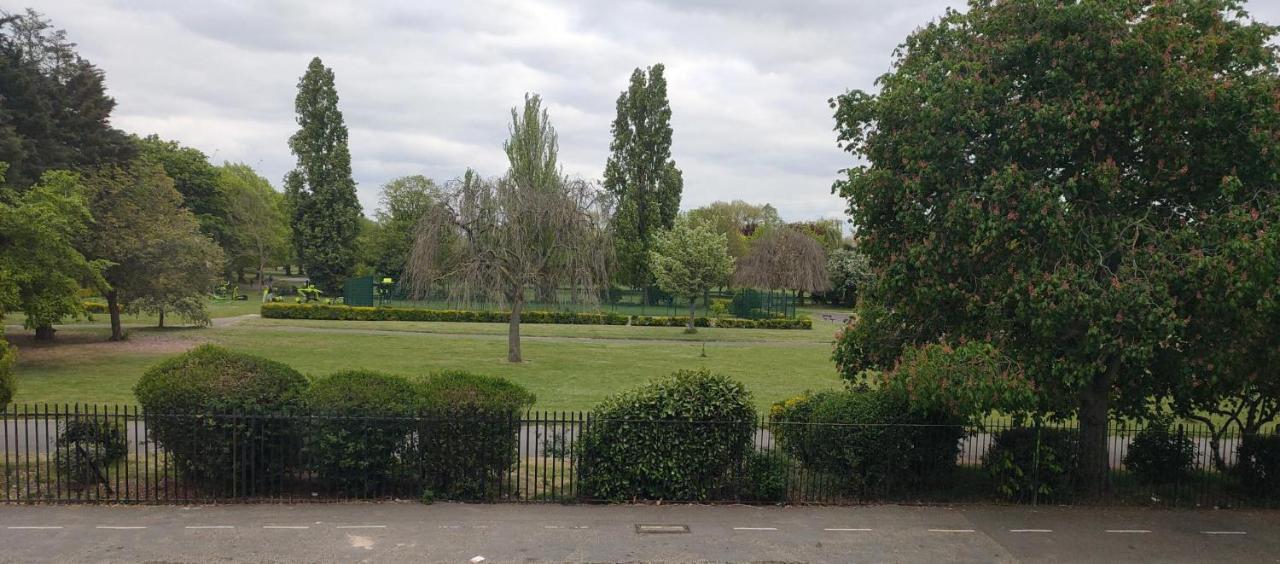 Jewel Of Barking London Villa Esterno foto