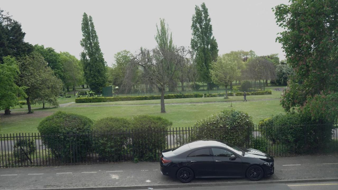 Jewel Of Barking London Villa Esterno foto