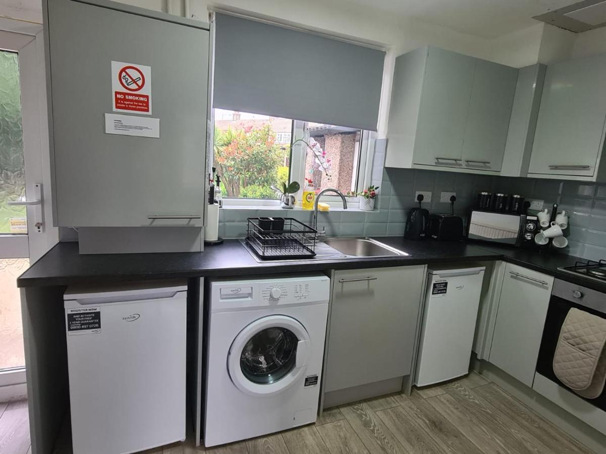 Jewel Of Barking London Villa Esterno foto
